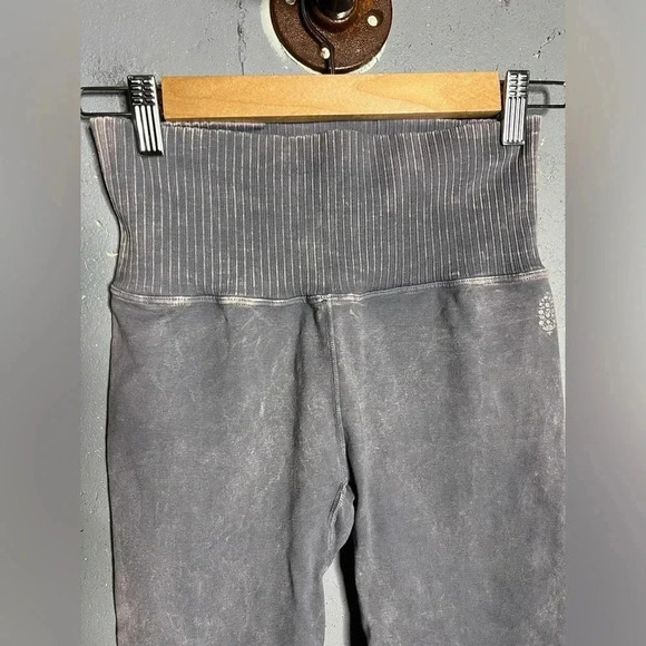 Free People Good Karma Legging.  Size M/L - Picture 4 of 5